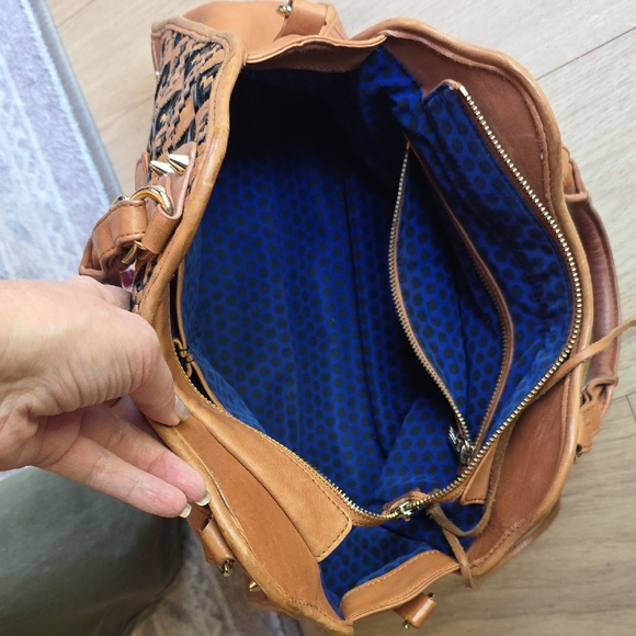 Rebecca Minkoff Buttery Leather Tan and Black Woven Satchel - Picture 8 of 9